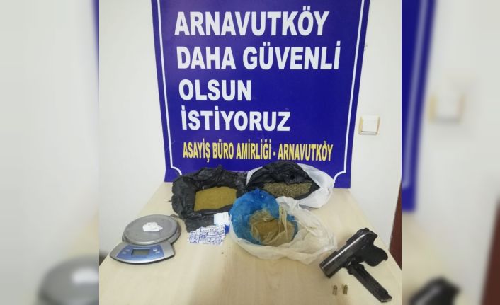 Arnavutköy’de operasyon yapılan evden 1,5 kilo uyuşturucu madde çıktı