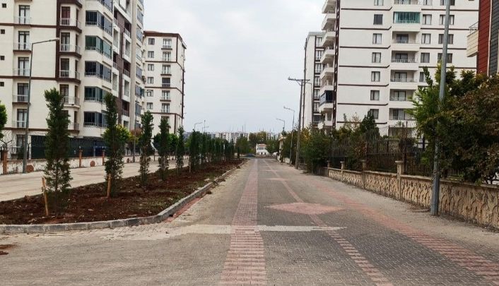 Bağlar’da caddeler yeni refüj çalışmalarıyla güzelleşiyor