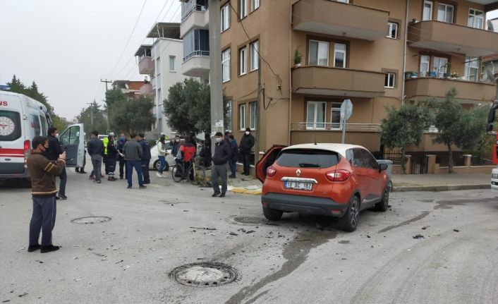 Balıkesir’de 2 aracın karıştığı trafik kazası