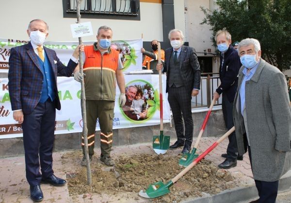 Başkan Aydıner daha yeşil bir çevre için ağaç dikti