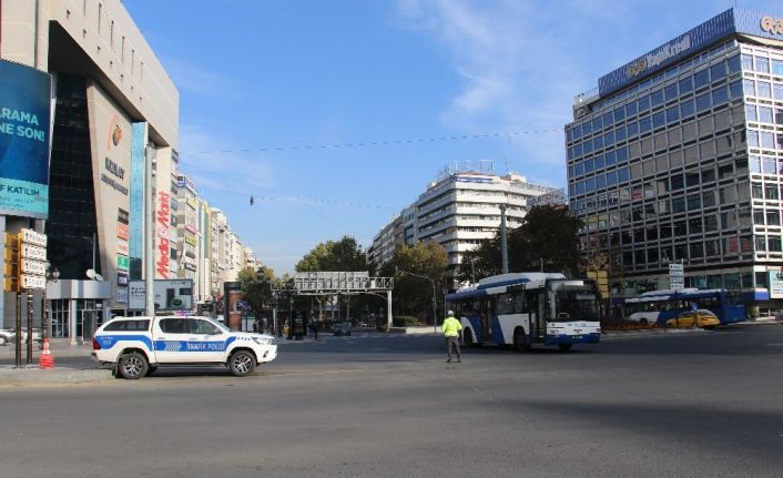 Başkent’te sokağa çıkma kısıtlaması sonrası vatandaşlar kendini dışarı attı