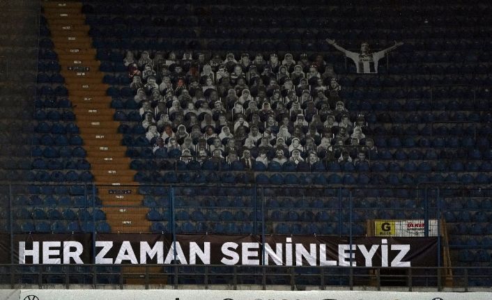 Beşiktaşlı futbolcular taraftarı selamladı!