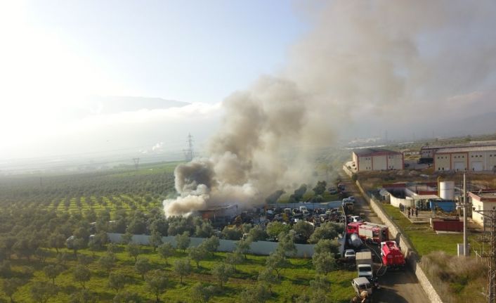 Bursa’da geri dönüşüm fabrikasında korkutan yangın