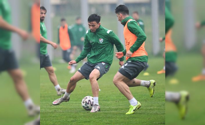 Bursaspor, Adanaspor maçı hazırlıklarını yağmur altında sürdürdü