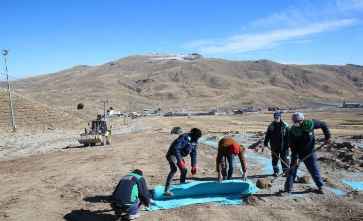 Büyükşehir, Erciyes’e biyotekstil tohum halısı serdi