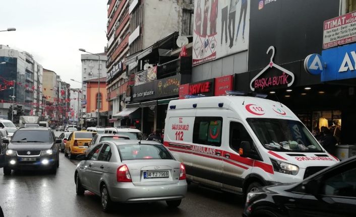 Dengesini kaybeden görevli merdivenlere düştü;1 yaralı