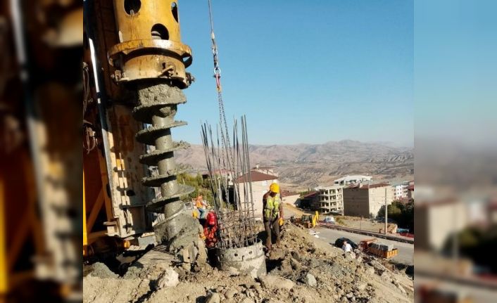 Diyarbakır’da yol yapım çalışmaları devam ediyor