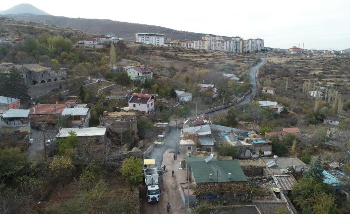 Endürlük’e soğuk günde sıcak asfalt