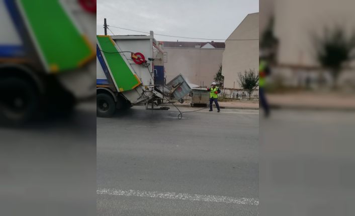 Ergene’de çöp konteynırları ve duraklar dezenfekte ediliyor