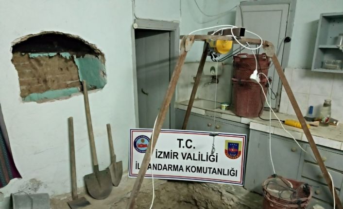 Evin mutfağında kaçak kazı yapıyorlardı, jandarmaya yakalandılar: 6 gözaltı