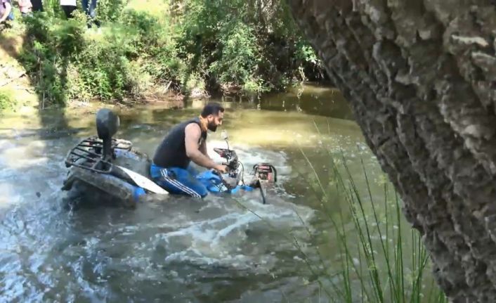 ’Geçerim’ dedi ama 1 metre gidemeden çakıldı kaldı