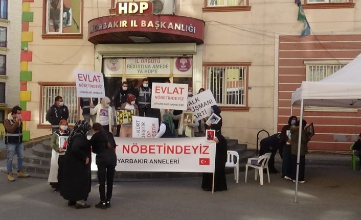 HDP önündeki ailelerin nöbeti kararlılıkla devam ediyor