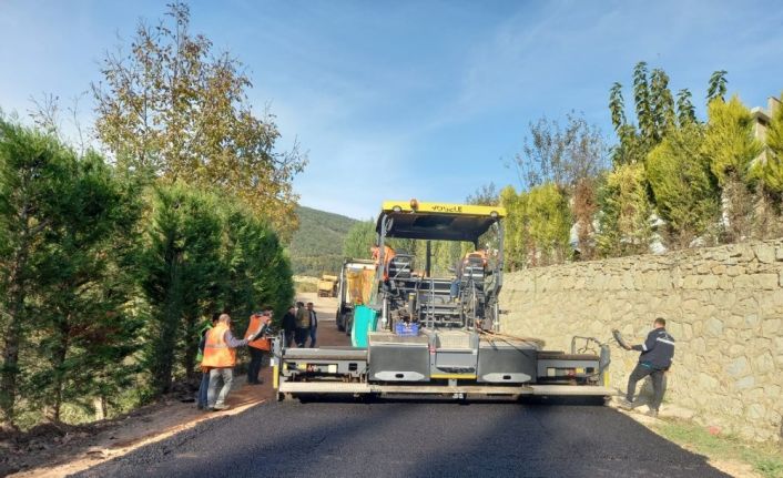 İzmit’te köy yolları konforlu hale getiriliyor