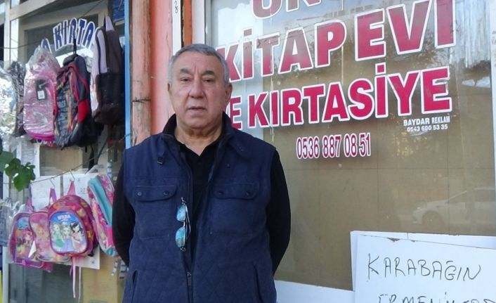 Karabağ zaferi şerefine kırtasiye dükkanında indirim yaptı