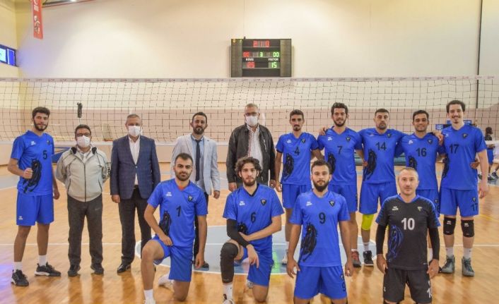 Karacabey Belediyespor voleybolda liderliği sevdi