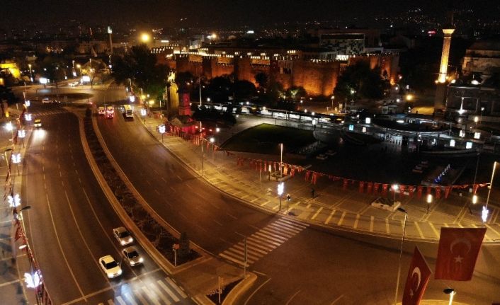 Kayseri’de sokağa çıkma kısıtlaması başladı, caddeler boş kaldı