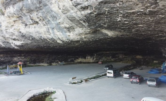 Kervanların konakladığı Kayaönü Mağarası ilgi görüyor