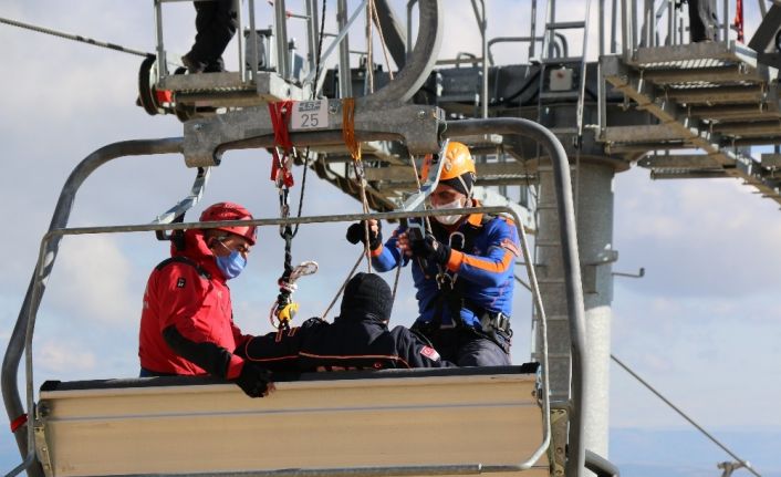 Kış turizmi öncesi Keltepe Kayak Merkezi’nde kurtarma eğitimi