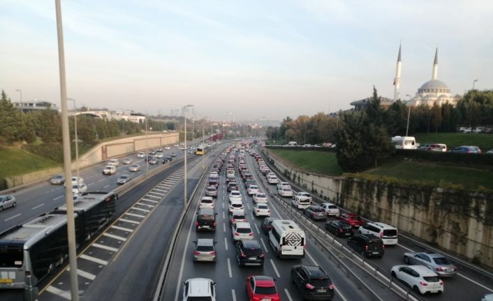 Kısıtlama sonrası 15 Temmuz Şehitler Köprüsü’nde trafik yoğunluğu