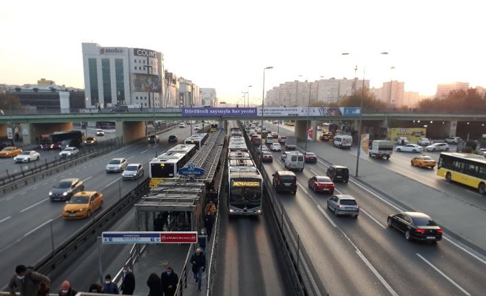 Kısıtlama sonrası trafik yoğunluğu oluştu