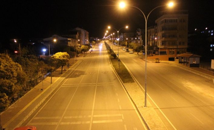 Kısıtlamanın ilk gününde Osmaneli sokakları boş kaldı