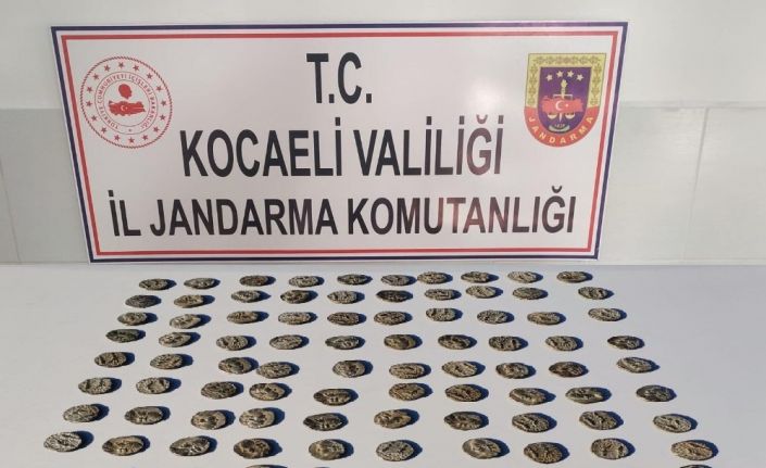 Kocaeli’de 100 tarihi sikke ile yakalanan 7 kişi gözaltına alındı