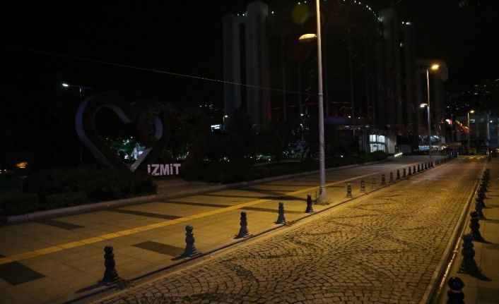 Kocaeli’de cadde ve sokaklar boş kaldı