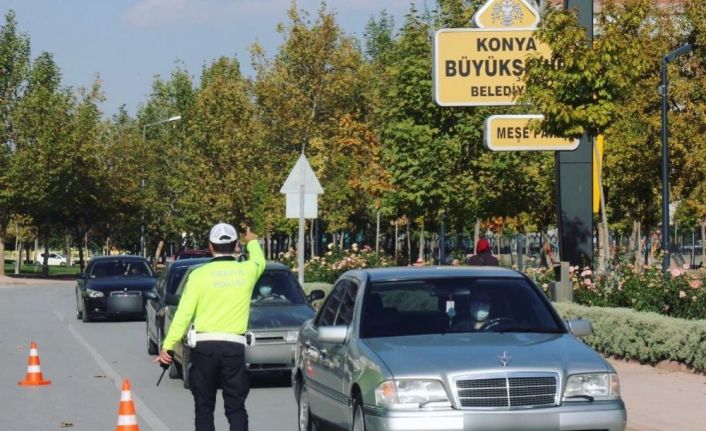 Konya’da bin 29 sürücüye cep telefonu ile konuşmaktan cezai işlem