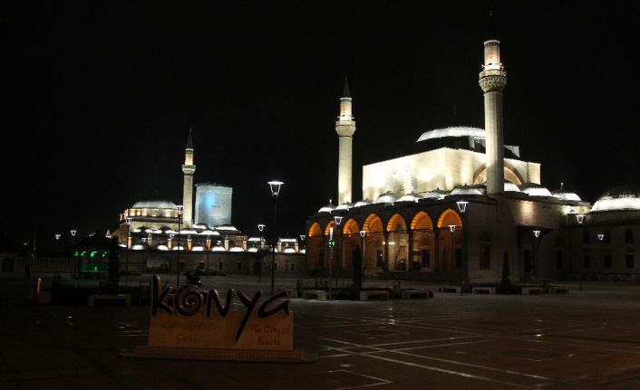 Konya’da cadde meydanlarda sessizlik