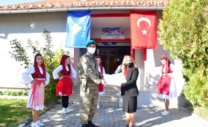 Kosova’da görev yapan Türk askerlerinden eğitime destek