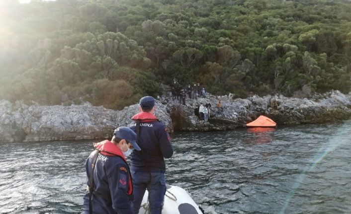 Kuşadası Körfezi’nde 21 düzensiz göçmen kurtarıldı