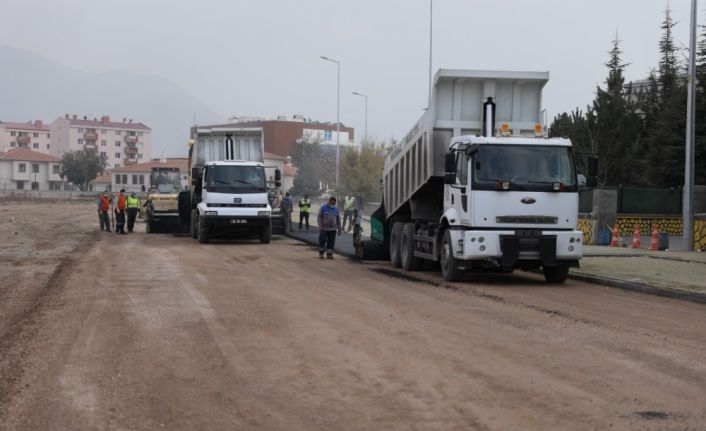 Melikgazi’de asfalt çalışmaları tam gaz devam ediyor