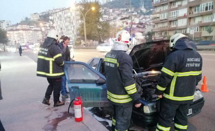 Motoru tutuşan otomobili kül olmaktan itfaiye kurtardı