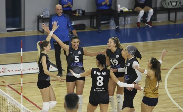 Nevşehir Belediyespor Kadın Voleybol Takımı, TED Ankara engelini aştı