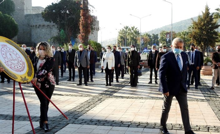 Öğretmenler Günü Çeşme’de törenle kutlandı