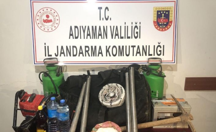 Patlayıcı madde ve iş makineleri ile define avına jandarma operasyonu