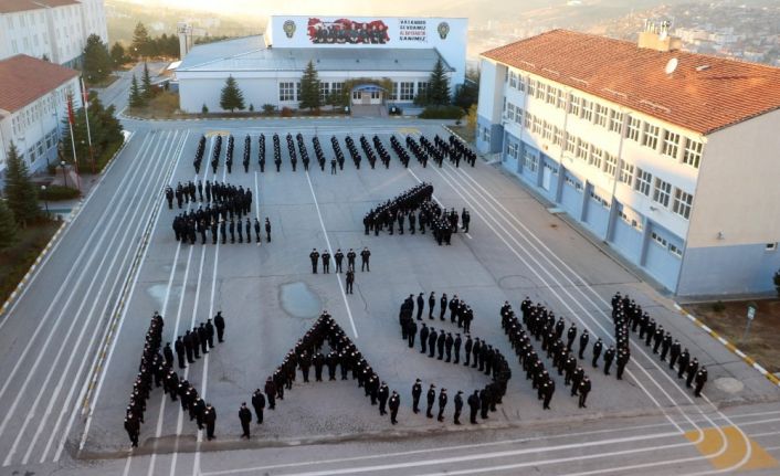 Polis adayları ‘24 Kasım’ yazılı koreografi oluşturdu