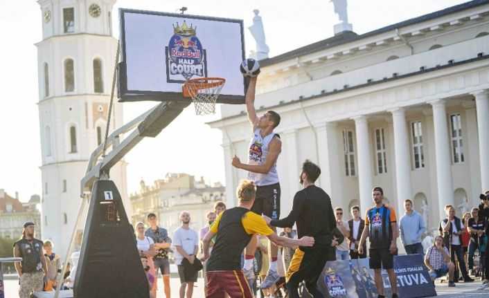 Red Bull Half Court şampiyonunu arıyor