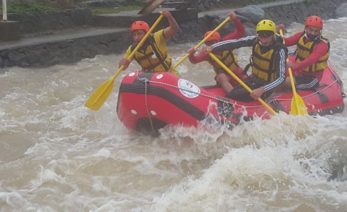 Şırnaklı sporcular rafting eğitimleri için Rize’de