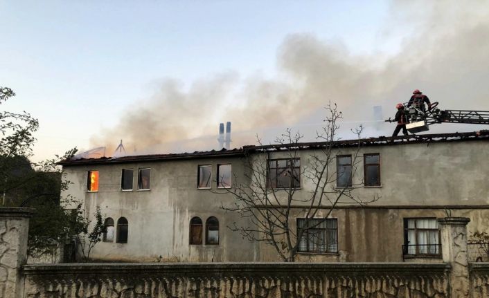 Sobadan çıkan yangın evi küle çevirdi