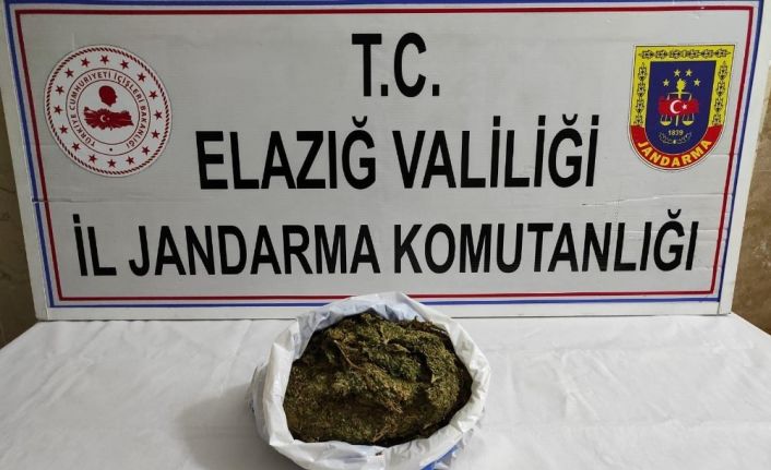 Ticari taksi ile esrar getiren şüpheli yakalandı