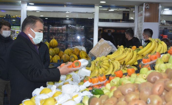 Vali Akbıyık manav alışverişini kendisi yaptı