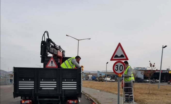 Van Büyükşehir Belediyesi yolları kış mevsimine hazırlıyor