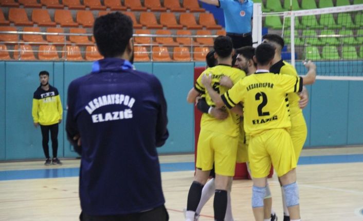 Voleybol 2. Lig: Elazığ Aksaray Gençlik: 0 - Seyhan Belediye: 3