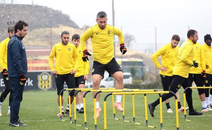 Yeni Malatyaspor’da 2 futbolcuda daha korona virüse rastlanıldı