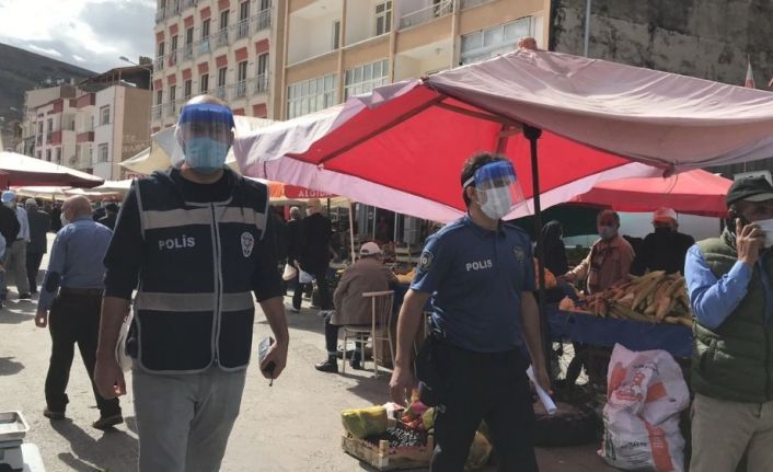 Yoğun cadde, sokak ve durak gibi alanlarda sigara içmek yasaklandı