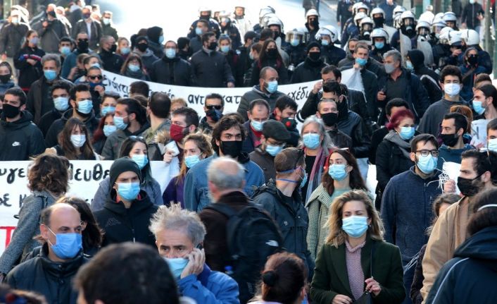 Yunanistan’da korona virüs karantinası bir hafta uzatıldı