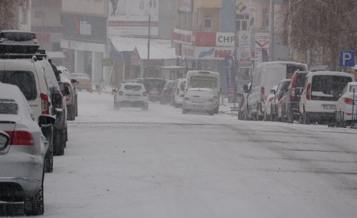 Ardahan beyaz gelinliğini giydi