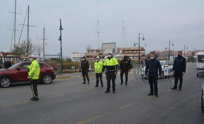 Ayvalık’ta çarşı bölgesine giriş ve çıkışlar kontrol altına alındı