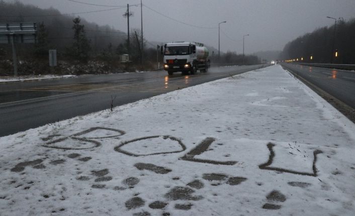 Bolu Dağı’nda kar yağışı ve sis etkili oluyor